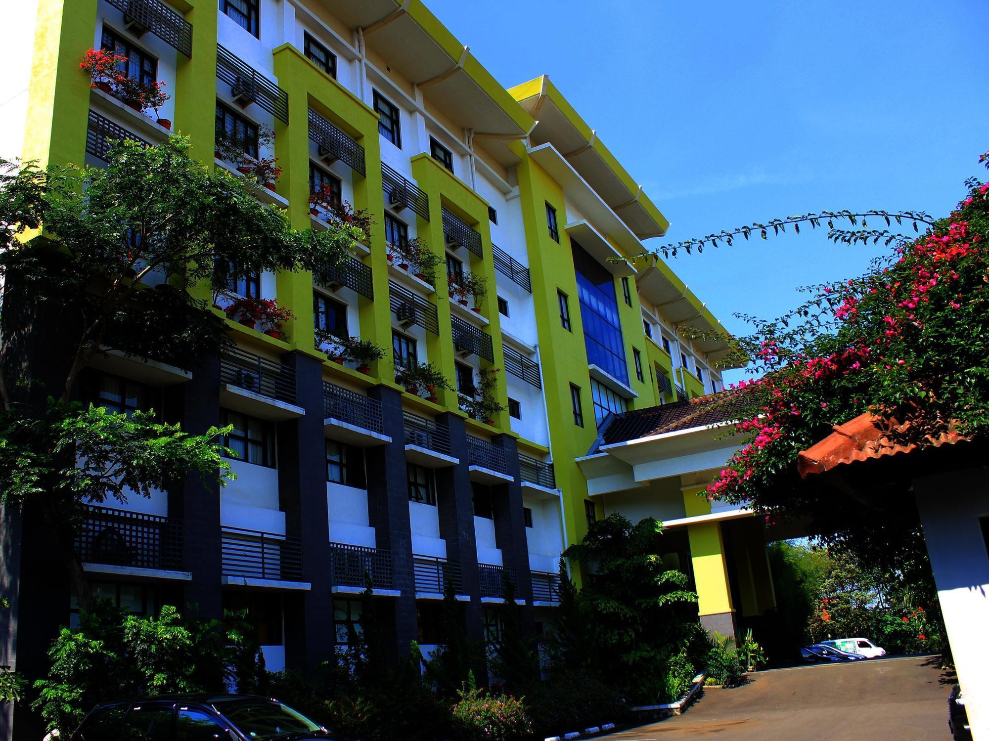 Capital O 1010 Isola Resort Bandung Exterior foto